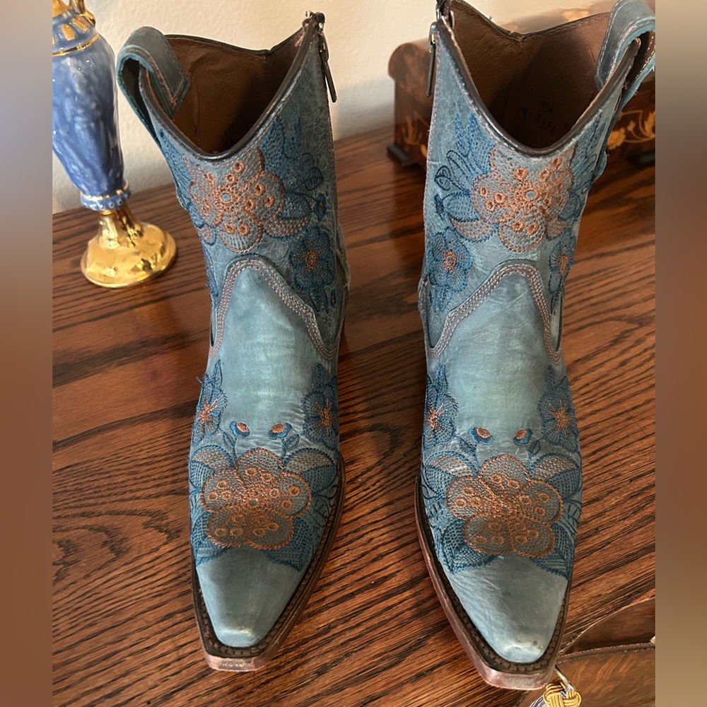 Corral Circle G Blue Embroidered Booties